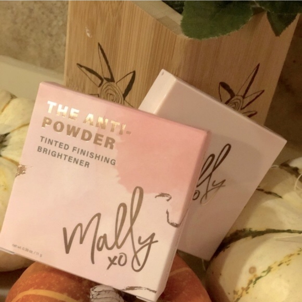 Mally Beauty The Anti-Powder Tinted Finishing Brightener NIB